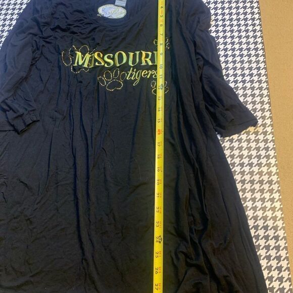 Missouri tigers tee. XXL, hem longer on sides - Picture 4 of 8
